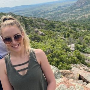 Meet your Posher, Elizabeth